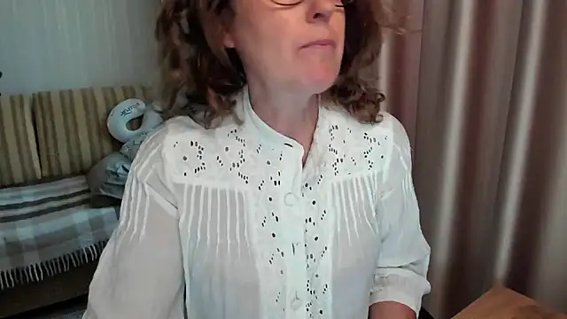lauraoven online show from July 12, 2026, 12:51 pm