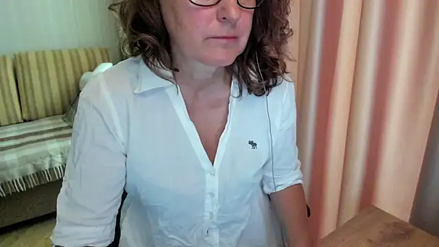 lauraoven online show from July 17, 2026, 7:15 am