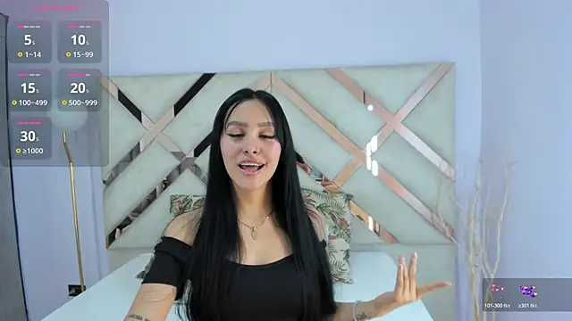 tati saldarriaga online show from November 18, 2025, 7:51 pm