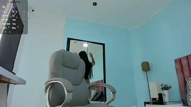 tati saldarriaga online show from March 11, 2026, 3:51 pm