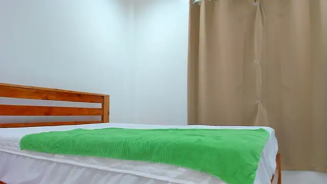 CurvyJules69 online show from December 4, 2025, 3:27 am