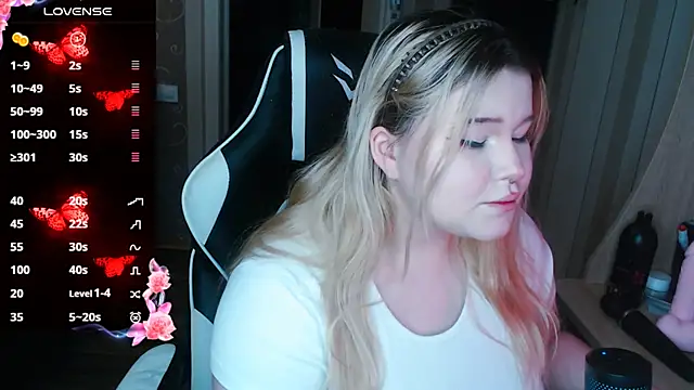 Snapshot of Mini_Mo chatting on January 14, 2025, 10:59 am Mini Mo online show from January 14, 2025, 10:59 am