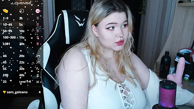 Snapshot of Mini_Mo chatting on February 13, 2025, 8:48 am Mini Mo online show from February 13, 2025, 8:48 am