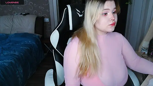 Snapshot of Mini_Mo chatting on February 25, 2025, 8:25 am Mini Mo online show from February 25, 2025, 8:25 am