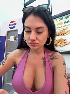 Snapshot of Wet__Bunny chatting on June 17, 2026, 12:07 pm Wet Bunny online show from June 17, 2026, 12:07 pm