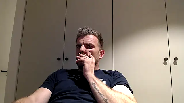 Snapshot of mrbigballs chatting on June 12, 2026, 8:52 pm mrbigballs online show from June 12, 2026, 8:52 pm