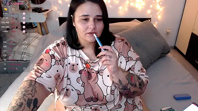 Snapshot of naughtykiss chatting on September 19, 2025, 11:00 am naughtykiss online show from September 19, 2025, 11:00 am