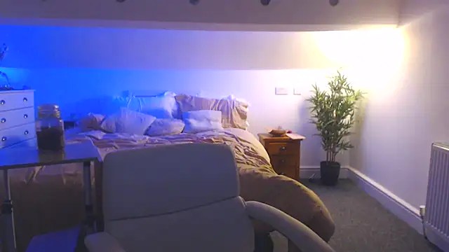 CougarBeccaX online show from May 6, 2026, 9:42 pm