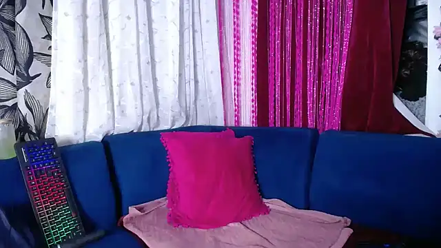 crystalbxx online show from June 16, 2026, 4:09 pm
