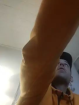 Snapshot of Codymc89 chatting on December 4, 2025, 2:54 am Codymc89 online show from December 4, 2025, 2:54 am