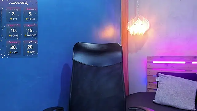 niky doll  online show from December 5, 2025, 1:31 pm