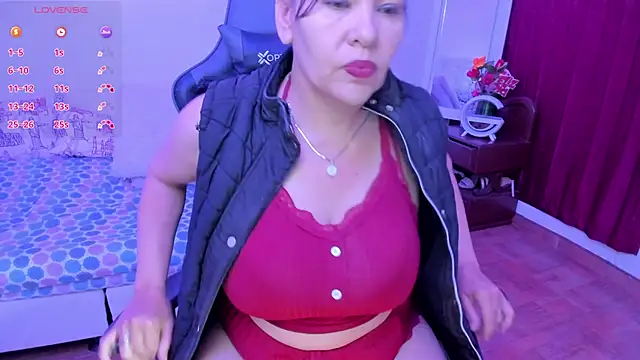 esmeralda milf online show from September 11, 2025, 6:41 pm