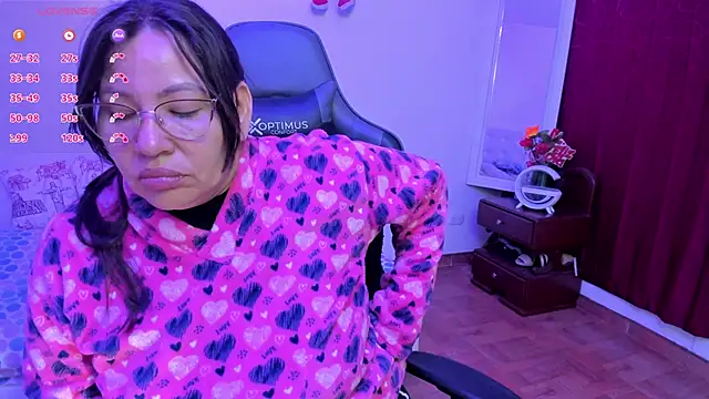 esmeralda milf online show from September 18, 2025, 3:25 pm