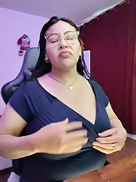 Snapshot of esmeralda_milf chatting on June 20, 2026, 8:33 pm esmeralda milf online show from June 20, 2026, 8:33 pm