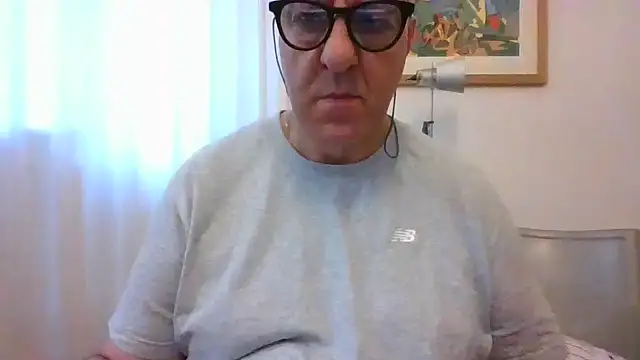 ANONIMO7735 online show from June 18, 2026, 4:24 am