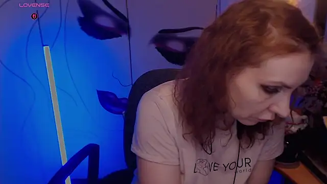 Snapshot of JohansonKatie chatting on December 17, 2025, 1:55 am JohansonKatie online show from December 17, 2025, 1:55 am