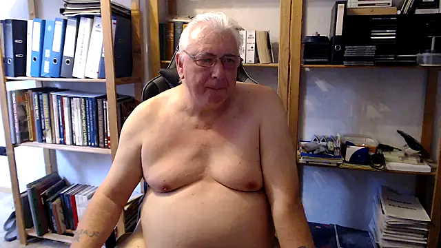Snapshot of SchwanzhureXXL chatting on June 12, 2026, 6:45 am SchwanzhureXXL online show from June 12, 2026, 6:45 am