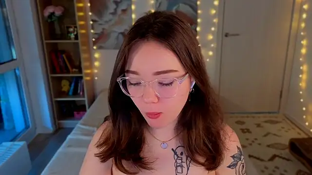 MilenaSaint online show from June 9, 2026, 3:29 am