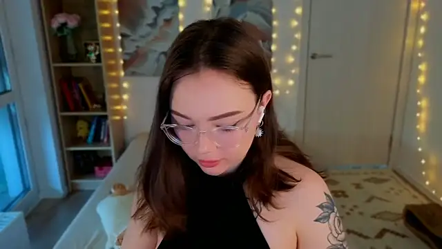 MilenaSaint online show from June 11, 2026, 3:37 am