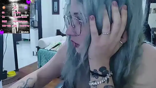 ElfGrey online show from November 19, 2025, 4:56 am