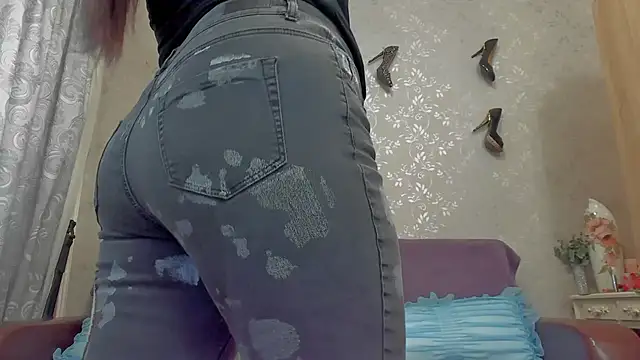 Snapshot of emilianna666 chatting on December 10, 2024, 9:01 am emilianna666 online show from December 10, 2024, 9:01 am