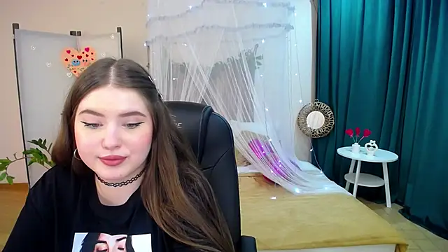 NicoleFoxery online show from February 24, 2025, 4:36 pm