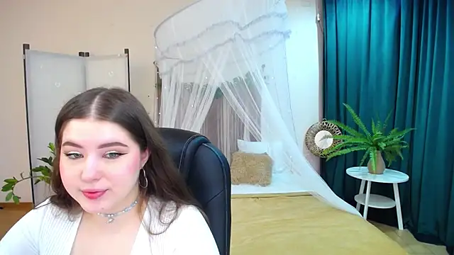 NicoleFoxery online show from March 17, 2025, 6:21 pm