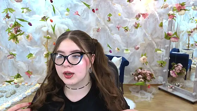 NicoleFoxery online show from March 6, 2026, 6:37 pm