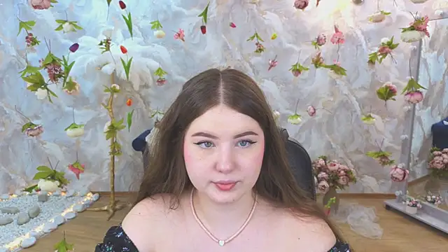 NicoleFoxery online show from June 6, 2026, 6:23 pm