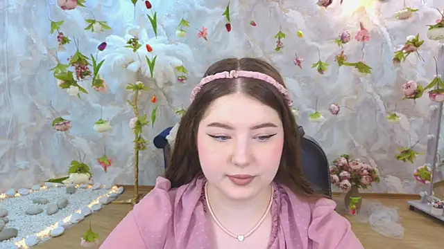 NicoleFoxery online show from June 9, 2026, 3:40 am