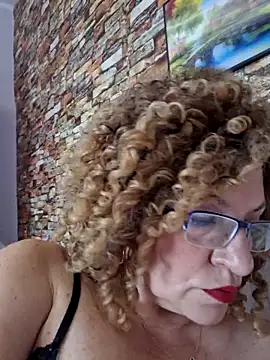 Snapshot of Hot_Azaleea chatting on May 22, 2026, 5:47 am Hot Azaleea online show from May 22, 2026, 5:47 am