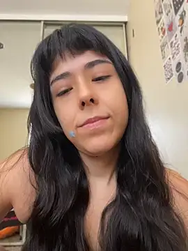 Snapshot of Evie-Luna chatting on July 17, 2026, 6:35 pm Evie-Luna online show from July 17, 2026, 6:35 pm