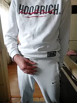 Snapshot of MlodyDres chatting on October 26, 2025, 7:25 am MlodyDres online show from October 26, 2025, 7:25 am