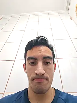 Snapshot of TommyMomentum chatting on October 3, 2025, 5:04 am TommyMomentum online show from October 3, 2025, 5:04 am