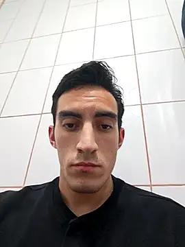 Snapshot of TommyMomentum chatting on November 6, 2025, 5:08 am TommyMomentum online show from November 6, 2025, 5:08 am