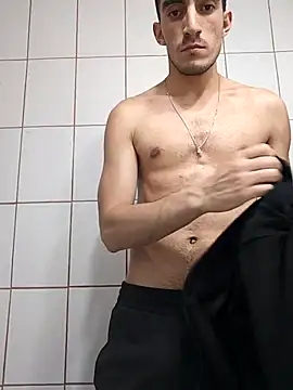 Snapshot of TommyMomentum chatting on November 23, 2025, 6:35 am TommyMomentum online show from November 23, 2025, 6:35 am