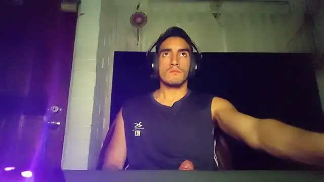 Snapshot of TommyMomentum chatting on January 15, 2026, 7:46 am TommyMomentum online show from January 15, 2026, 7:46 am