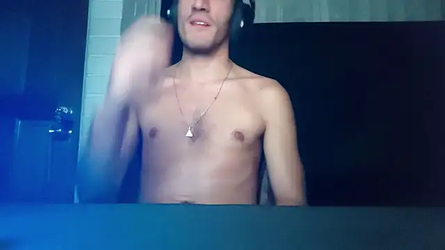 Snapshot of TommyMomentum chatting on February 12, 2026, 4:40 am TommyMomentum online show from February 12, 2026, 4:40 am