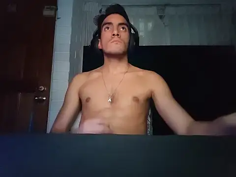 Snapshot of TommyMomentum chatting on March 17, 2026, 4:39 am TommyMomentum online show from March 17, 2026, 4:39 am