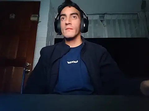 Snapshot of TommyMomentum chatting on March 20, 2026, 6:18 am TommyMomentum online show from March 20, 2026, 6:18 am