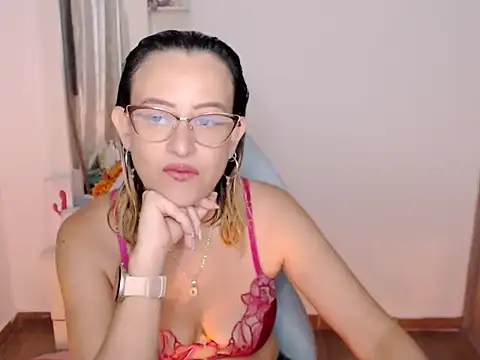 BOREAL MOON online show from May 7, 2026, 11:10 pm