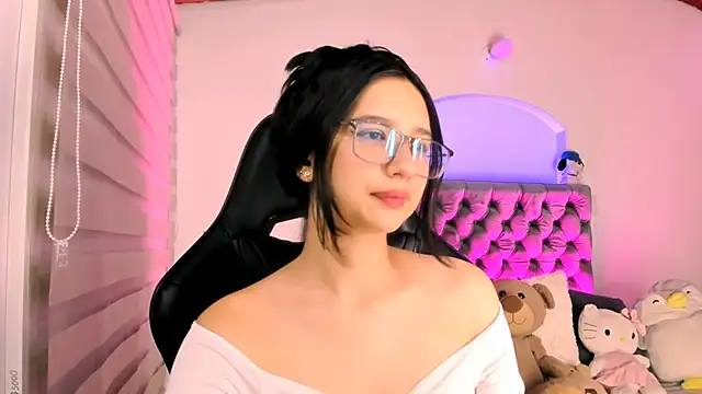 Snapshot of Luniverse chatting on December 1, 2025, 8:36 pm Luniverse online show from December 1, 2025, 8:36 pm