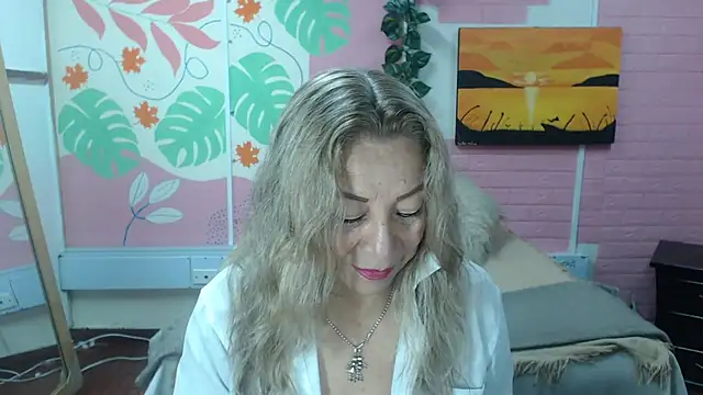 Snapshot of ZAMANTHA chatting on November 17, 2025, 3:29 pm ZAMANTHA online show from November 17, 2025, 3:29 pm