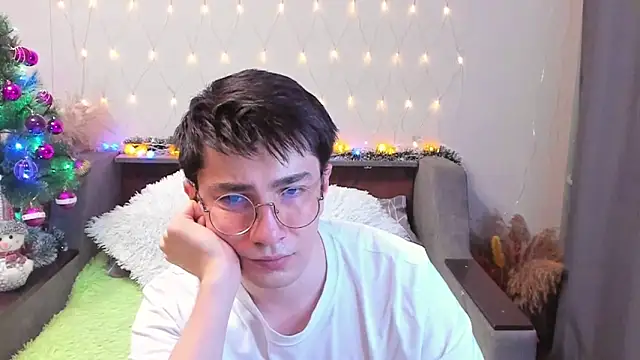 Snapshot of Yumi_steve chatting on December 14, 2024, 12:22 am Yumi steve online show from December 14, 2024, 12:22 am