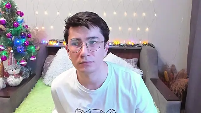 Snapshot of Yumi_steve chatting on December 14, 2024, 11:34 pm Yumi steve online show from December 14, 2024, 11:34 pm