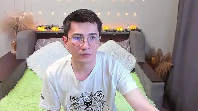 Yumi steve online show from January 10, 2025, 11:39 pm