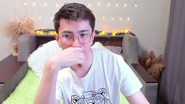 Snapshot of Yumi_steve chatting on January 18, 2025, 11:44 pm Yumi steve online show from January 18, 2025, 11:44 pm