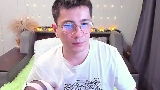 Snapshot of Yumi_steve chatting on February 16, 2025, 6:10 am Yumi steve online show from February 16, 2025, 6:10 am