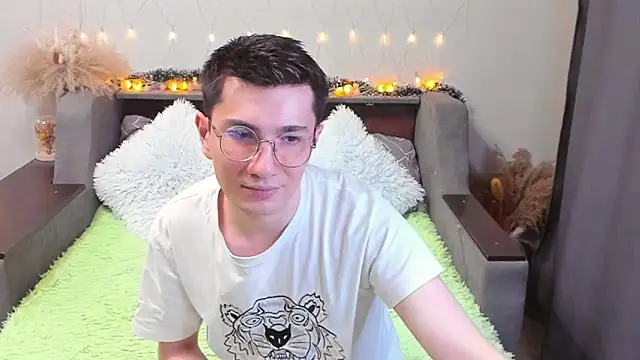 Yumi steve online show from February 22, 2025, 11:57 pm