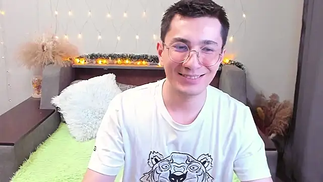 Yumi steve online show from February 23, 2025, 8:33 pm